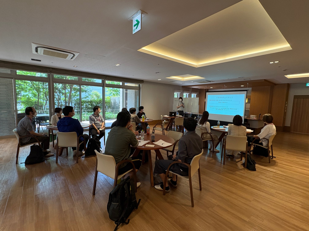 「私たち」だからできること。 We aspire to be excellent caregivers!